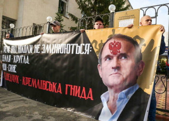 Хто у перші дні війни спалив справи Медведчука та Януковича? Деталі гучного скандалу