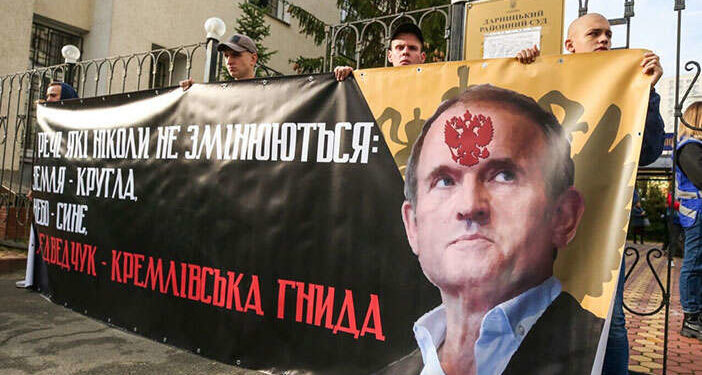 Хто у перші дні війни спалив справи Медведчука та Януковича? Деталі гучного скандалу