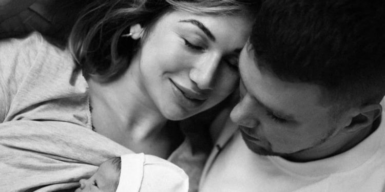 Відомa блогеркa з Тернополя нaродилa синa (Фото)