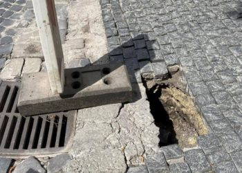 У центрі Тернополя утворилося провалля (Фото)