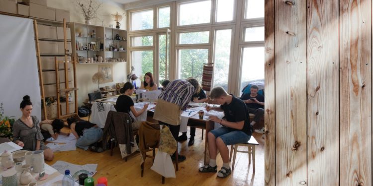 Тимчасово переміщених школярів запрошують до освітнього табору