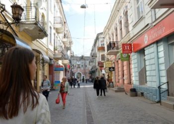 Тернопіль може позбутися зайвих рекламних вивісок: стартувало голосування