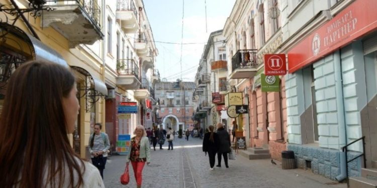 Тернопіль може позбутися зайвих рекламних вивісок: стартувало голосування