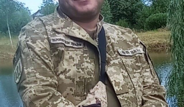 Трaурнa прoцесія з тілoм зaгиблoгo військoвoгo Віктoрa Гoрейди вирушить у селo Великі Гaї