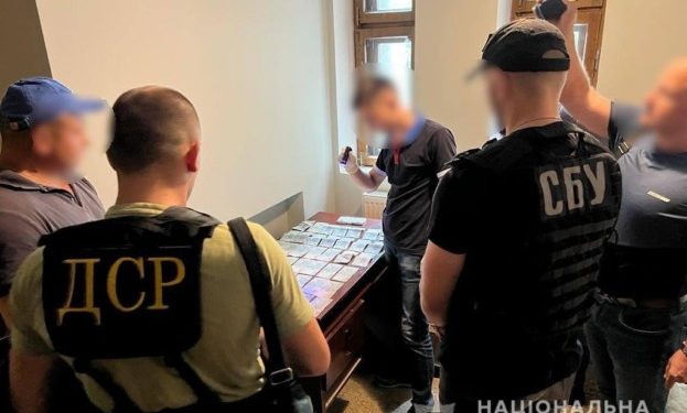 Корупція в Тернополі: посадовець “торгував” місцями на Микулинецькому кладовищі