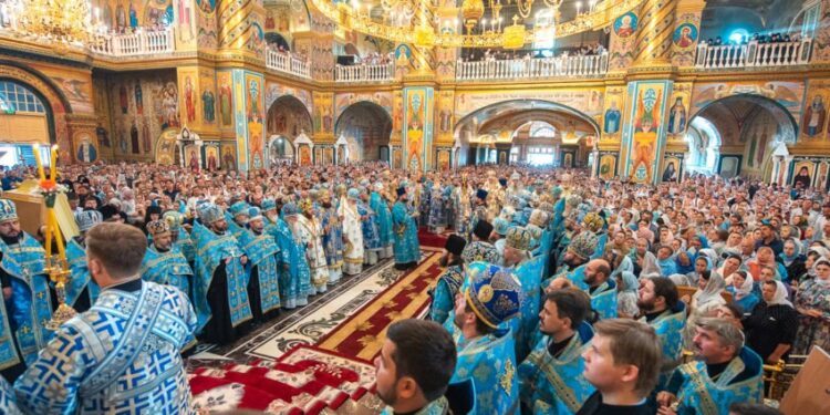 У Почаїв приїхав головний піп московської церкви: місто оголосили зоною поліцейського контролю