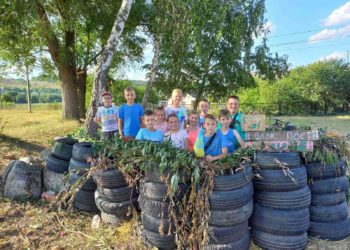 Діти на Тернопільщині облаштували “блокпост”, де збирали пожертви для військових