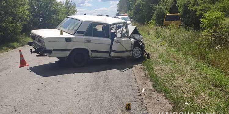 Нетверезий водій Жигулів «наздогнав» мікроавтобус: травмовано двоє людей