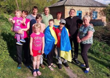 На Тернопільщині священник прихистив понад 70 переселенців у покинутих сільських хатах