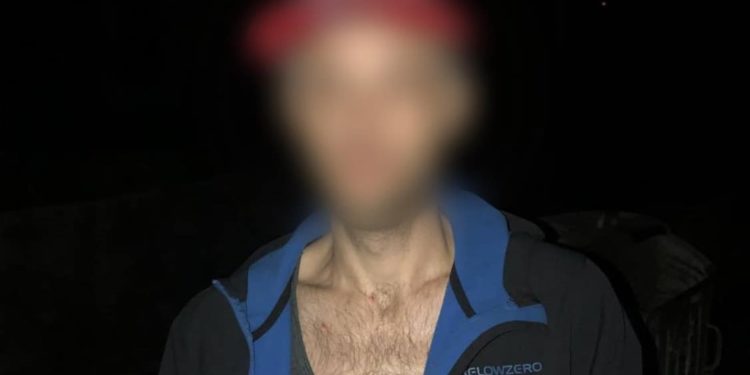 Ніж, бита і наркотики: під час комендантської години у Тернополі затримали підозрілого молодика