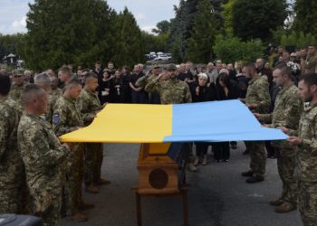 У Тернополі з почестями похоронили молодих захисників, які загинули на Донеччині