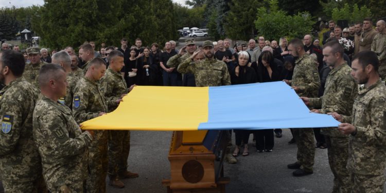 У Тернополі з почестями похоронили молодих захисників, які загинули на Донеччині