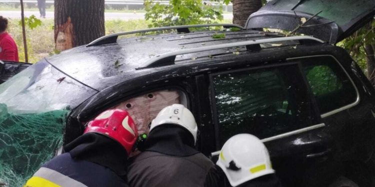 Смертельне ДТП на Тернопільщині: водій загинув на місці