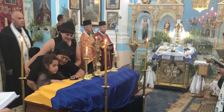 Повернувся з Франції, щоб захищати Україну: на Чортківщині поховали сина священника, який загинув на війні