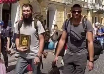 Бугаї з іконами: колону прихильників “русского мира” на Тернопільщині очолив полковник поліції