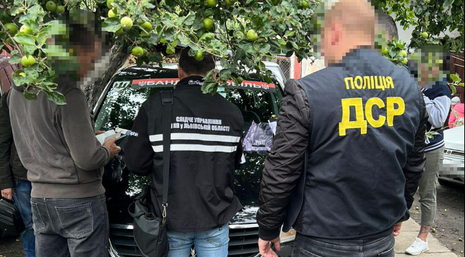 Викрили злочинну групу, що торгувала автомобілями для ЗСУ