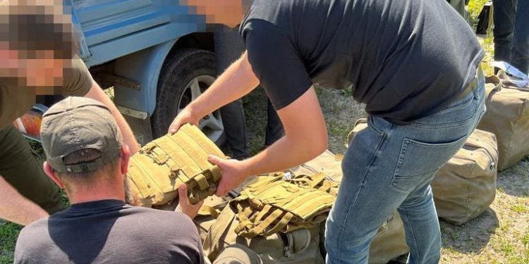 На Тернопільщині псевдоволонтер продав 49 бронежилетів за 620000 гривень