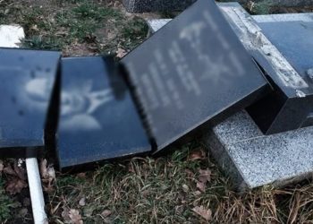 За розбитий надгробок мешканця Тернопільщини оштрафували на 17 000 гривень