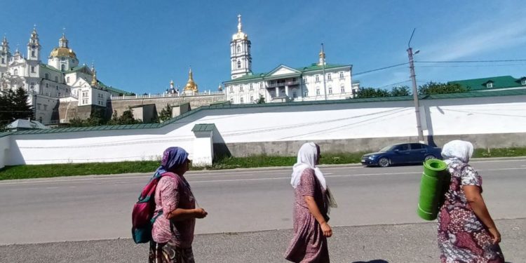 Через Тернопільщину йде 5 тисяч вірян УПЦ МП, ігноруючи заборону, – поліція