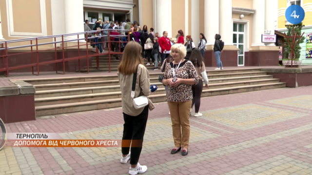У Тернополі переселенці можуть отримати від Червоного Хреста ваучери на купівлю продуктів та засобів гігієни