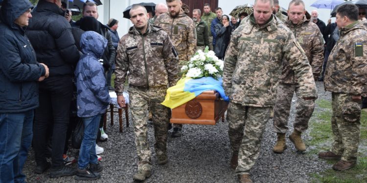 Не міг залишатися осторонь і записався у добровольці: в Чорткові поховали молодого бійця