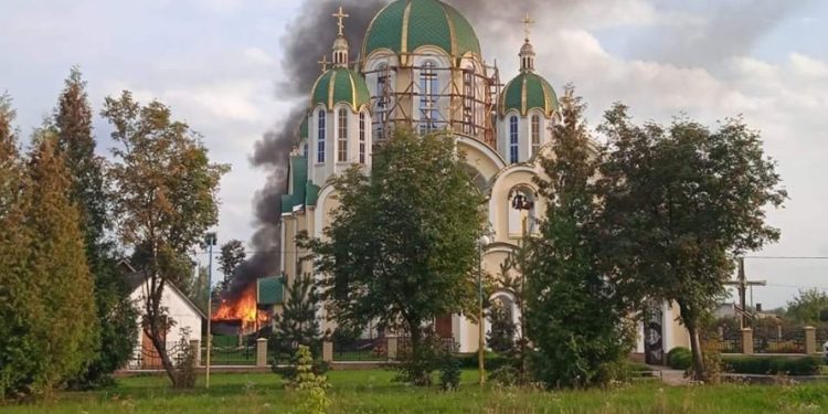 У Бучачі горів храм князя Володимира (Відео)