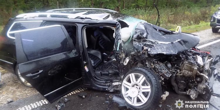 У жахливій ДТП на Тернопільщині загинула жінка: її чоловік і 10-річний син – у лікарні