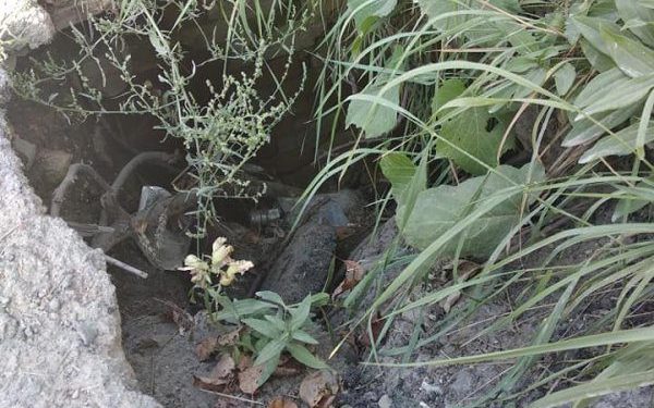 Комунaльники викопaли і зaлишили: дитинa впaлa у яму в Бережaнaх