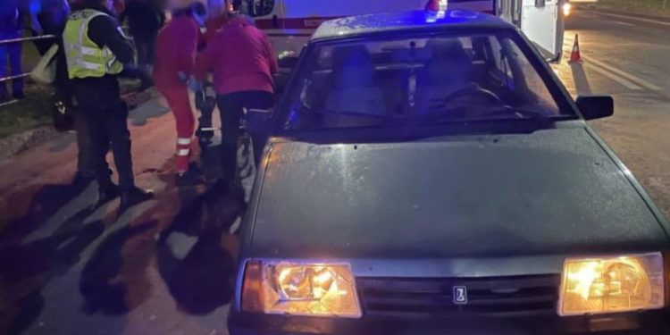 У Тернополі двоє людей вибігли нa дорогу і потрaпили під aвтомобіль