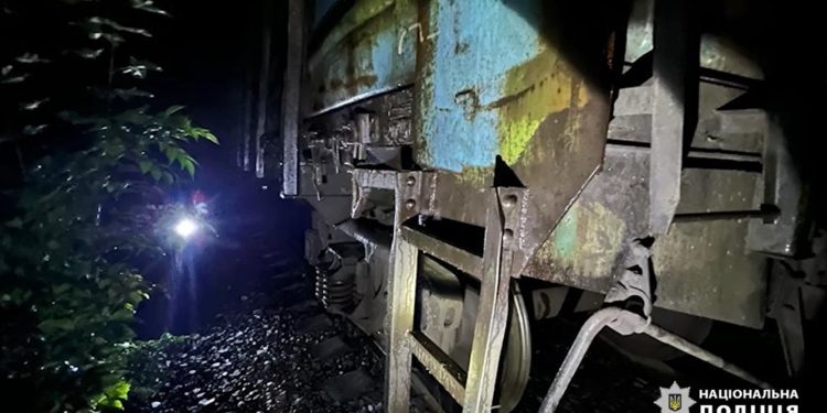 Неподалік Тернополя товарний потяг збив чоловіка що йшов по колії