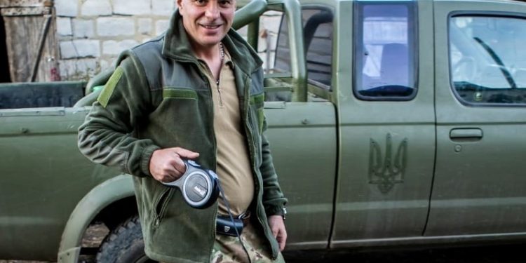 Військовий з Тернополя врятував собаку, якого господарі покинули помирати