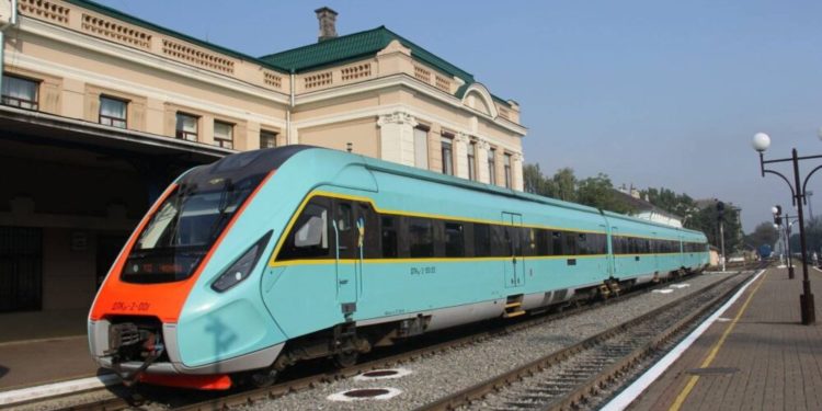 “Укрзалізниця” повертає потяг, який курсуватиме через Тернопіль з Львова до Чернівців