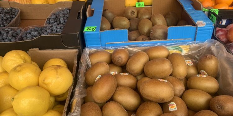 Заморські фрукти у Тернополі подорожчали майже удвічі