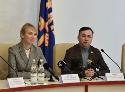 «Так робили лише комуністи і регіонали»: у Тернополі «слуги народу» організували партійне зібрання у будинку адміністрації