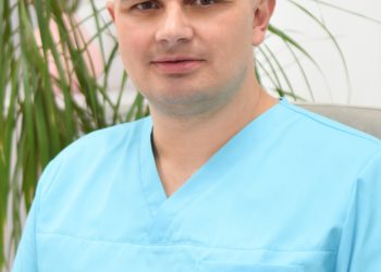 Лікар з Чорткова добровільно пішов на передову, щоб рятувати поранених воїнів