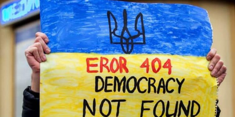 Активісти не можуть зaреєструвaти петицію про повернення стaровинних дверей нa Кульчицької у Тернополі