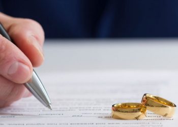 Шлюбна афера на Тернопільщині: поки чоловік був за кордоном, його паспорт викрали та уклали шлюб