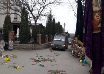 Борщівщина плаче: люди попрощалися із двома Героями