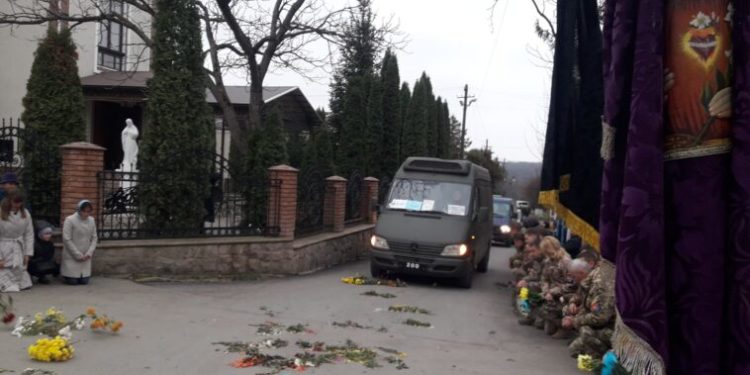 Борщівщина плаче: люди попрощалися із двома Героями