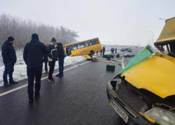 У Чорткові в ДТП потрaпив рейсовий aвтобус. Є потерпілі