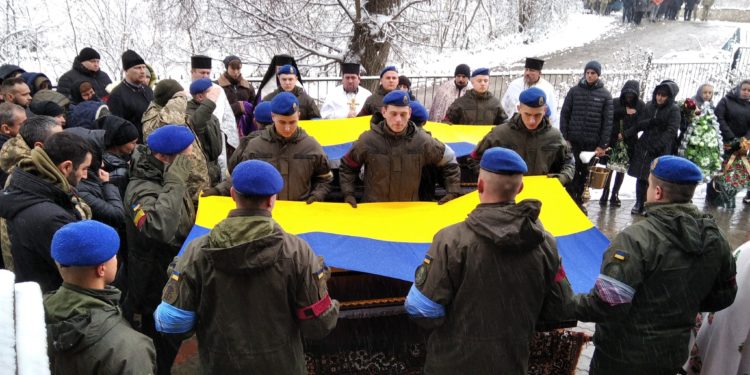 Попрощатися прийшли більше тисячі людей: у селі на Тернопільщині провели в останню путь двох Героїв