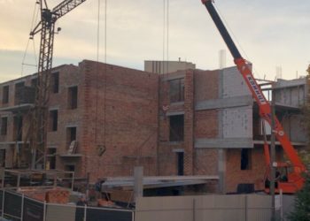 Як у Тернополі індивідуальні будинки перетворюються на багатоквартирні