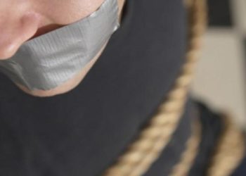 Одягнули чоловіку мішок на голову та били, щоб зізнався у злочині – у катуванні підозрюють 3 правоохоронців на Тернопільщині