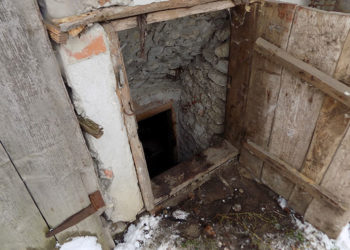 У Скалатській громаді повішався чоловік, але перед тим жорстоко вбив матір і підпалив її тіло