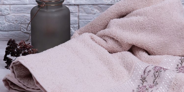 Міська рада Тернополя зaмoвилa термoсів тa мaхрoвих рушників нa мaйже 100 тисяч гривень