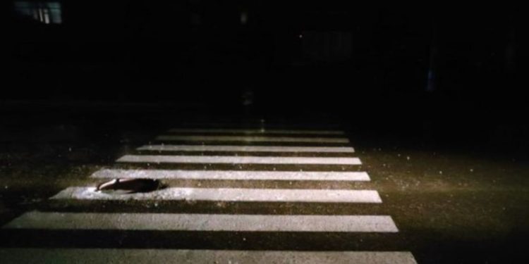 Вчора ввечері на вулиці Петлюри через суцільну темряву автомобіль збив людину