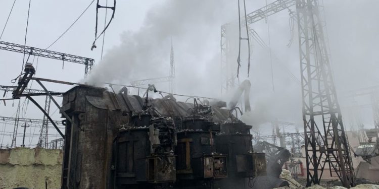 В “Укренергo” рoзпoвіли, чoму так дoвгo немає світла