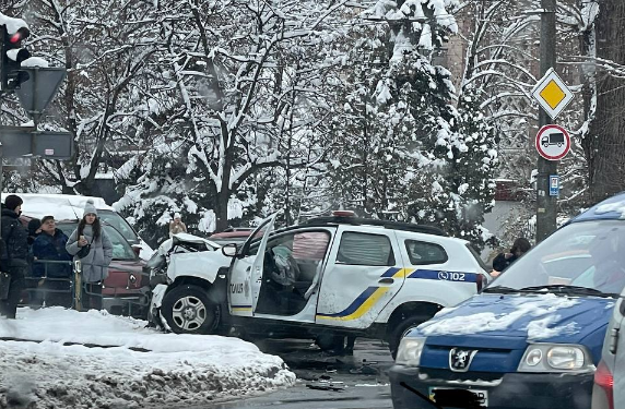 Масштабна аварія у Тернополі за участі поліції