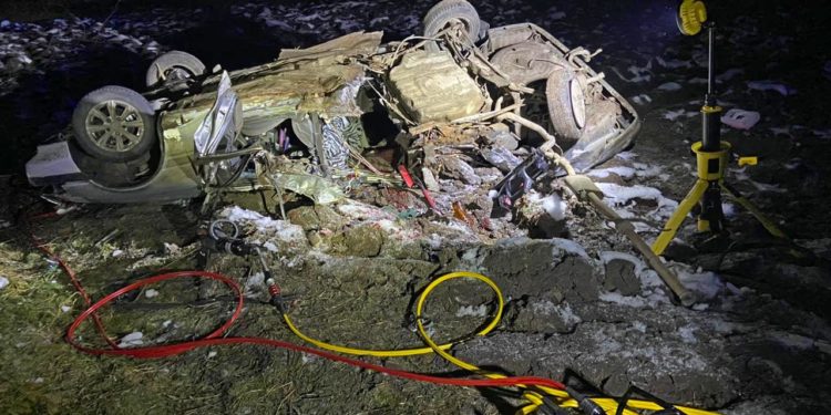 Тіла загиблих “вирізали” з понівеченої машини: страшна автотроща на Тернопільщині