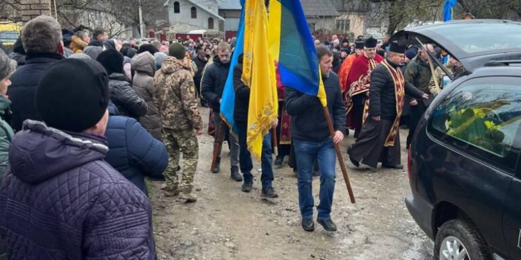 На Тернопільщині попрощалися із Героєм Віталієм Гринчуком